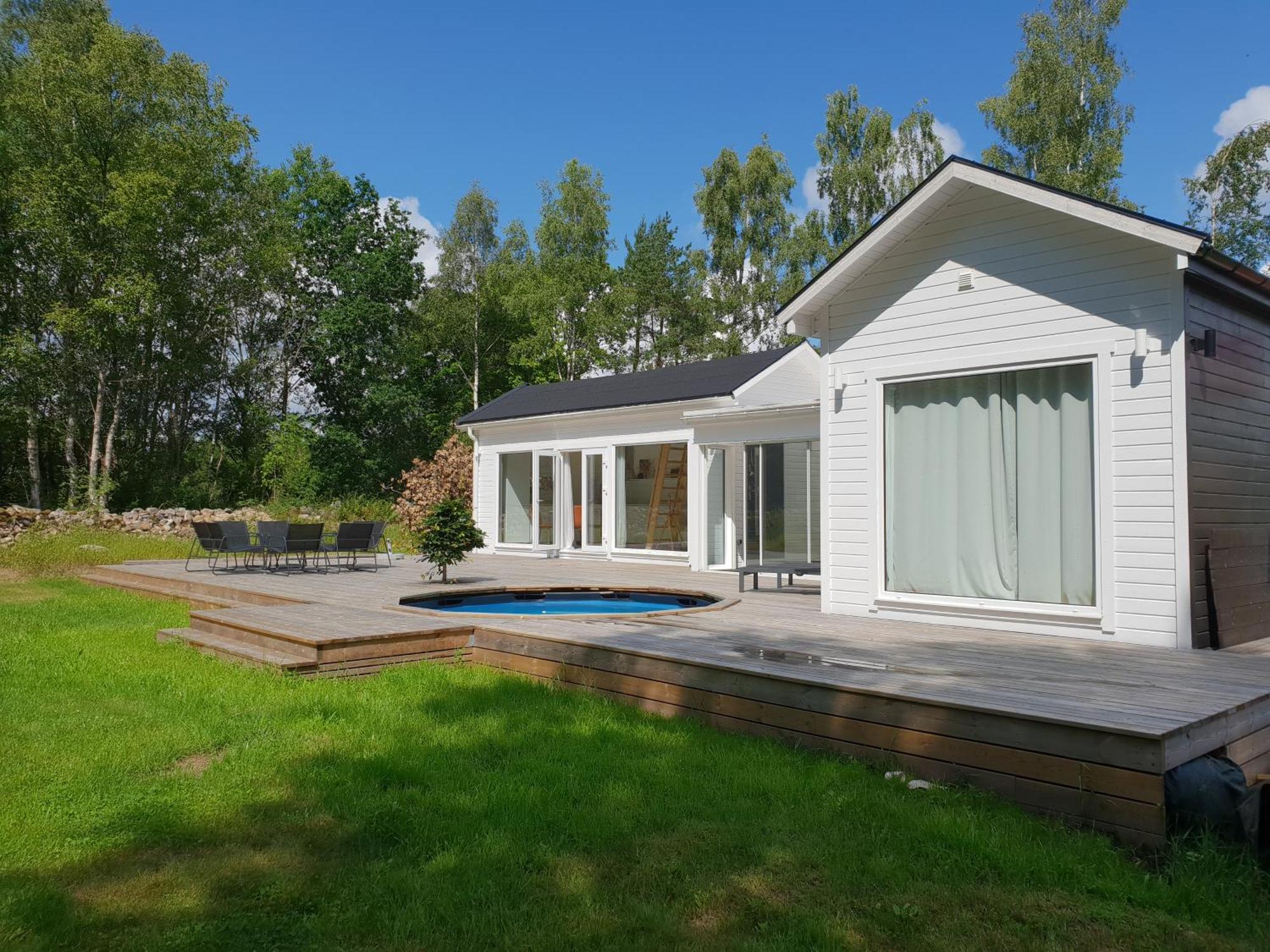 Cabin In The Forest With Spa Bath Västra Torup Екстериор снимка