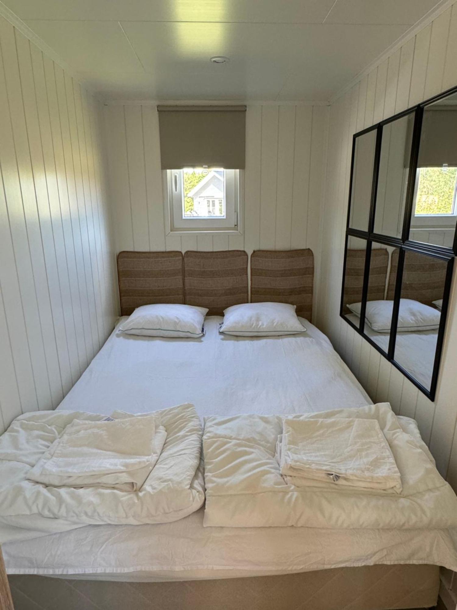 Cabin In The Forest With Spa Bath Västra Torup Екстериор снимка